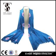 Schöner Färbe-Schal für Mädchen mit Spitze